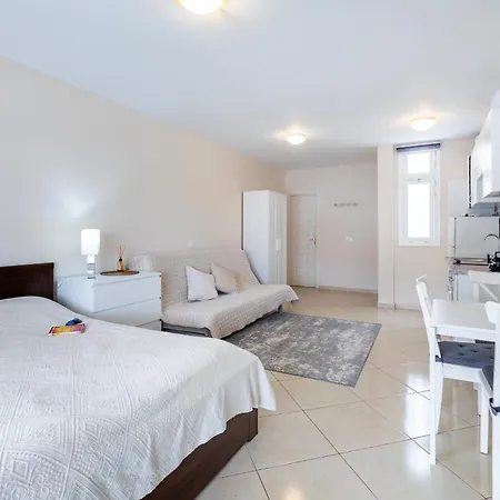 Paula 公寓 阿德耶